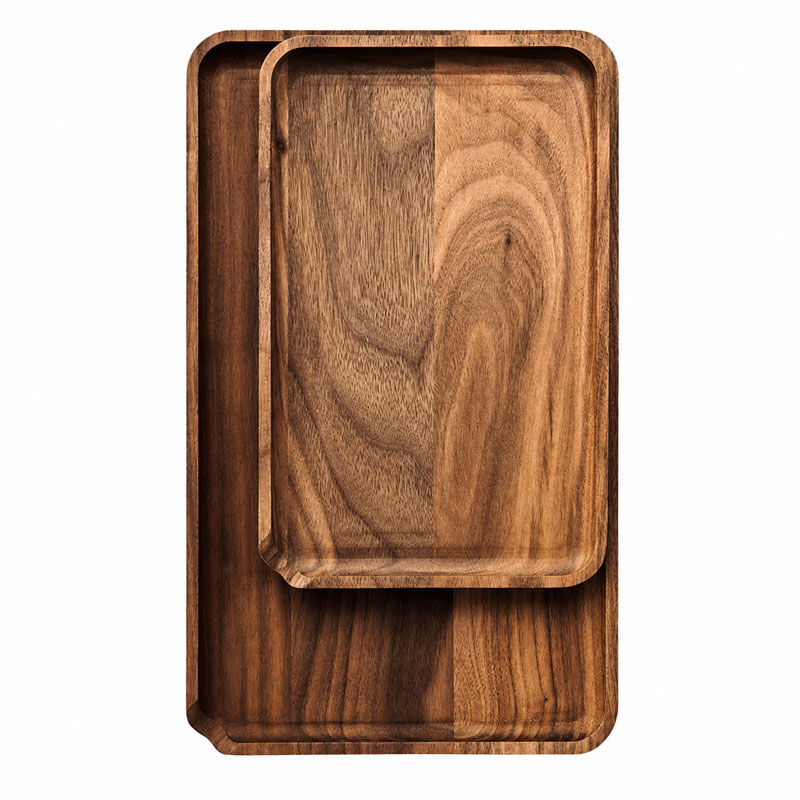 Size comparison between large an small tray