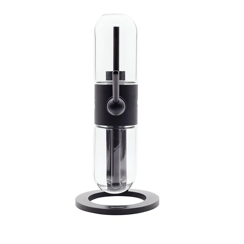 Front view of the black Stündenglass Gravity Infuser