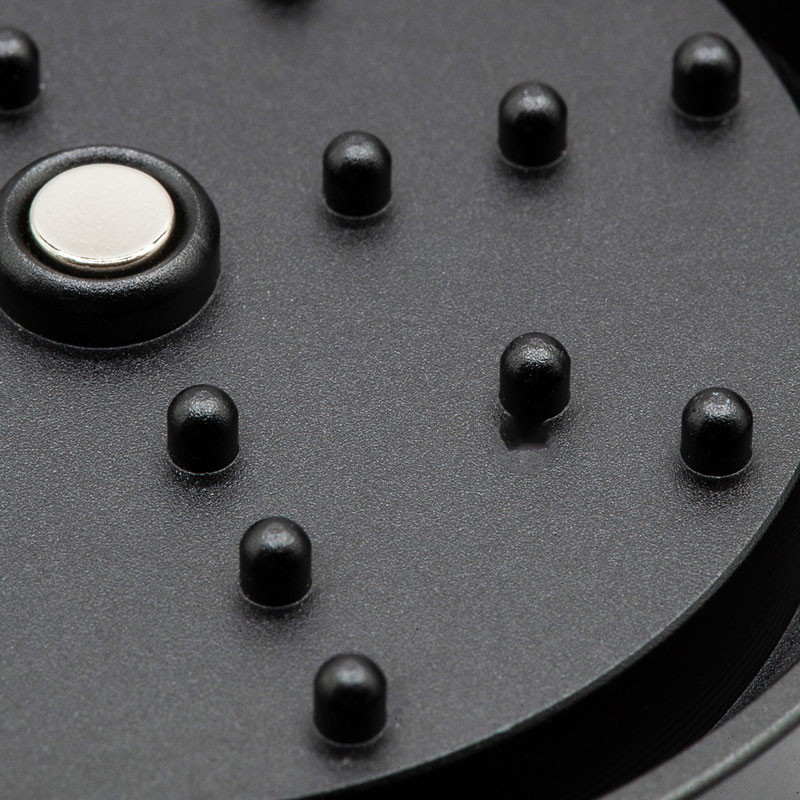 Close up of the G Pen Slim Grinder lid showing grinding pegs and magnetic centre